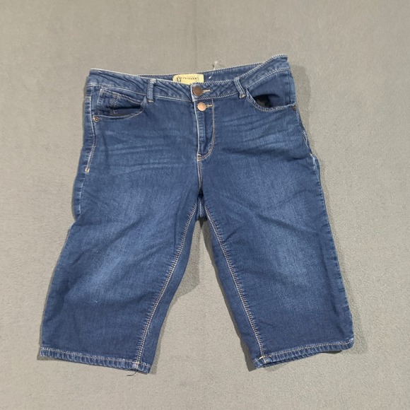 Democracy Women's Size 8 Blue Denim Jean Bermuda Shorts - Picture 1 of 8